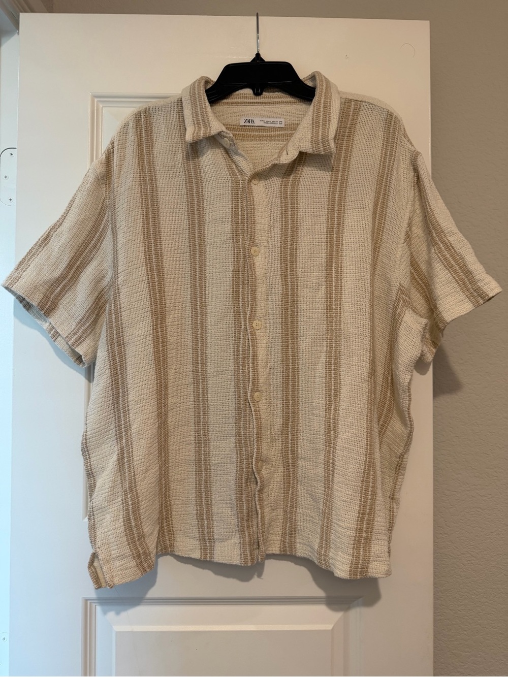Zara Casual Short Sleeve Button-Down Shirt in Cream & Tan Stripes